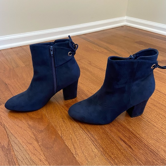 SOLD Blue Suede Booties Size 9 - Picture 4 of 8